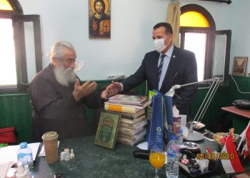 إصدارات مركز تحقيق التراث العربي بجامعة مصر للعلوم والتكنولوجيا تصل إلى مكتبة دير سانت كاترين