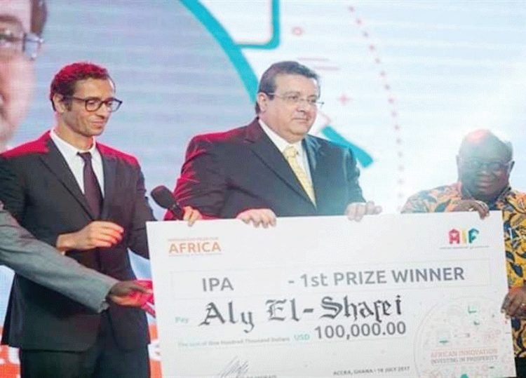 مصري يبتكر أول كرسي محركات ذكي في العالم 1 مصري يبتكر أول كرسي محركات ذكي في العالم