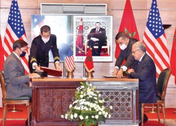 وزير الدفاع الأمريكي يوقع في الـربــاط اتفاقيـة للتعــاون العسكــري