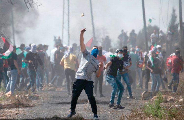 إصابة 15 فلسطينيا بنيران الجيش الإسرائيلي خــلال تظاهــرة شمــال الضفــة الغربيـة