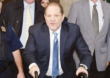 6 اتهامات جديدة بالاعتداء الجنسي تطارد «وحش هوليوود»