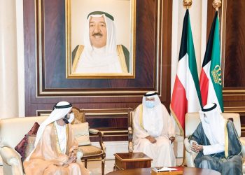 أمـيـر الـكـويـت يـسـتـقـبل مسؤولين أجانـب لـتـلـقـي الـتـعـازي فـي وفـاة الشيخ صبـاح