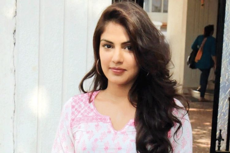 إخلاء سـبـيـل الممـثلة الهندية ريا شاكرابورتي بكفالة في قضية انتحار شوشانت