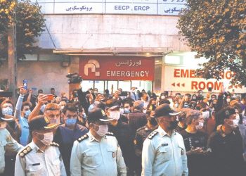 إيران تعطل الإنترنت غداة احتجاجات عارمة ضد خامنئي في طهران