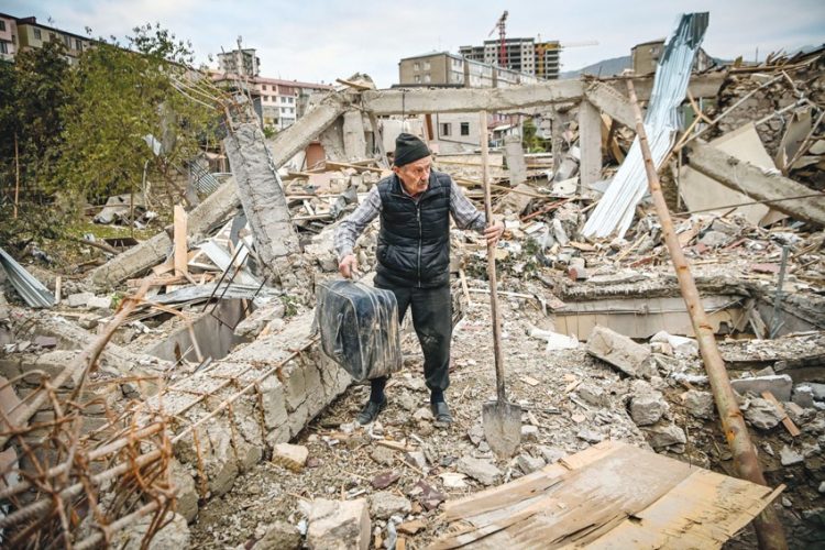 أذربيجان وأرمينيا تتبادلان الاتهامات بخرق الهدنة