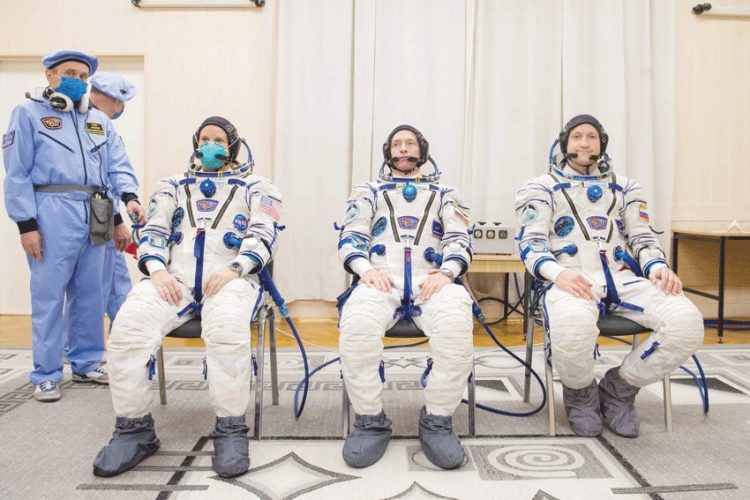 مركبة «سويوز» الروسية تلتحم بمحطة الفضاء المدارية على بعد 408 كيلومترات فوق الأرض 1 مركبة «سويوز» الروسية تلتحم بمحطة الفضاء المدارية على بعد 408 كيلومترات فوق الأرض