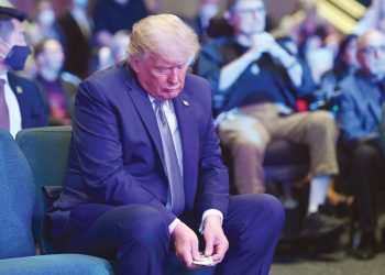 ترامب يكثف نشاطه الانتخابي وقلق الجمهوريين يتزايد