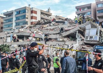 قتلى وجرحى في زلزال قوي ضرب غرب تركيا