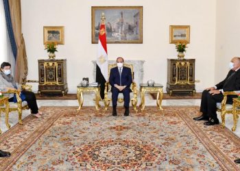 السيسي يشدد على أن محاولات النَيل من كيانات دول المنطقة ومؤسساتها تتيح المجال أمام تمدد الإرهاب