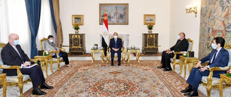السيسي يشدد على أن محاولات النَيل من كيانات دول المنطقة ومؤسساتها تتيح المجال أمام تمدد الإرهاب
