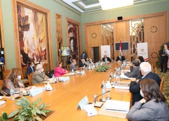 مايا مرسي تشارك في اجتماع الهيئة الاستشارية لوضع مسودة للاستراتيجية الوطنية لحقوق الإنسان