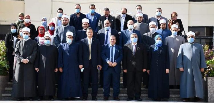 جامعة قناة السويس تُكرِّم أعضاء مركز الأزهر العالمي للفتوى في ختام مبادرتهما التوعوية المشتركة «بالعلم والإيمان تُبنى الأوطان»  1 جامعة قناة السويس تُكرِّم أعضاء مركز الأزهر العالمي للفتوى في ختام مبادرتهما التوعوية المشتركة «بالعلم والإيمان تُبنى الأوطان»
