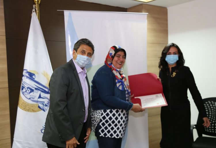 مايا مرسي تُكرم عددا من معلمات وتلاميذ فصول التعليم المزدوج ومدارس تحيا مصر بحي الأسمرات 1 مايا مرسي تُكرم عددا من معلمات وتلاميذ فصول التعليم المزدوج ومدارس تحيا مصر بحي الأسمرات