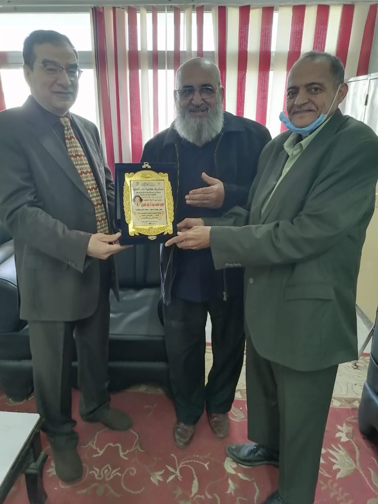 قسم الفلسفة الإسلامية بدار العلوم جامعة المنيا يُكرم الدكتور محمود الصاوي 1 قسم الفلسفة الإسلامية بدار العلوم جامعة المنيا يُكرم الدكتور محمود الصاوي