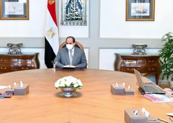 السيسي يوجه بالالتزام بالجداول الزمنية للانتهاء من مشروعات الكهرباء في سيناء وجنوب الوادي