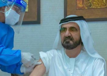 محمد بن راشد يعلن عن تلقيه لقاح فيروس كورونا