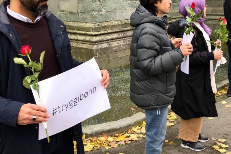 مرصد الإسلاموفوبيا: الوقفة التضامنية لمسلمي النرويج تعكس الوجه الصحيح للإسلام 1 مرصد الإسلاموفوبيا: الوقفة التضامنية لمسلمي النرويج تعكس الوجه الصحيح للإسلام