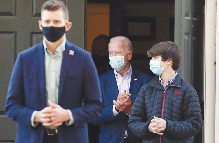 بايدن يصب تركيزه على المرحلة الإنتقالية بعد انتصاره على ترامب