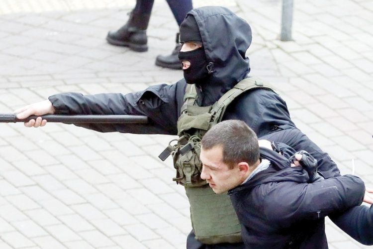 توقيف 400 شخص خلال تظاهرة في بيلاروسيا