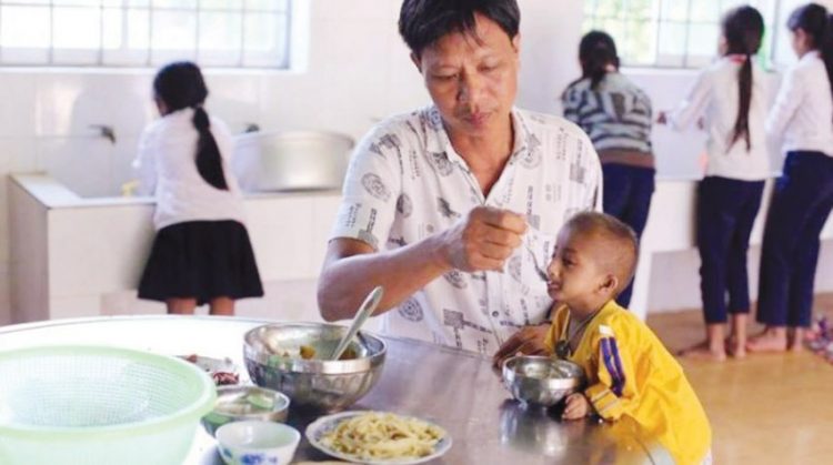 وزنه 3.9 كيلوجرامات.. وفاة أصغر شخص حجما في فيتنام 1 وزنه 3.9 كيلوجرامات.. وفاة أصغر شخص حجما في فيتنام