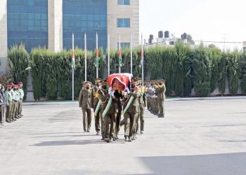 تشييع عريقات إلى مثواه الأخير بعد مراسم تأبين