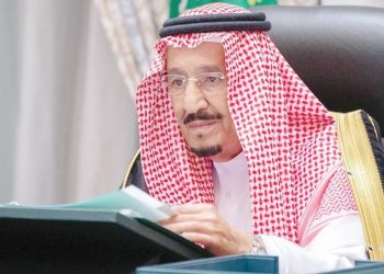 العاهل السعودي يدعو المجتمع الدولي إلى اتخاذ “موقف حازم” ضد إيران