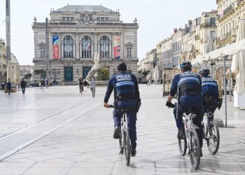 تصاعد القيود مع توسع انتشار وباء كورونا