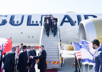 وصول أول وفد رسمي بحريني إلى تل أبيب لتعزيز التعاون المشترك