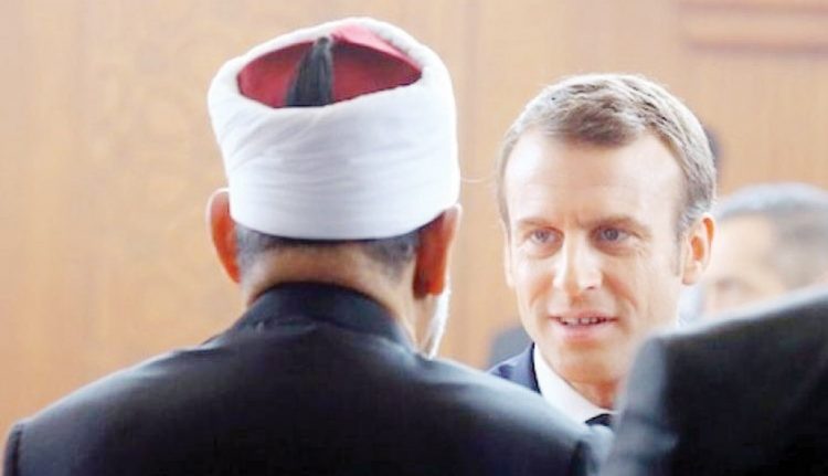 ماكرون يبحث مع قادة الديانة الإسلامية في فرنسا تشكيل مجلس للأئمة 1 ماكرون يبحث مع قادة الديانة الإسلامية في فرنسا تشكيل مجلس للأئمة