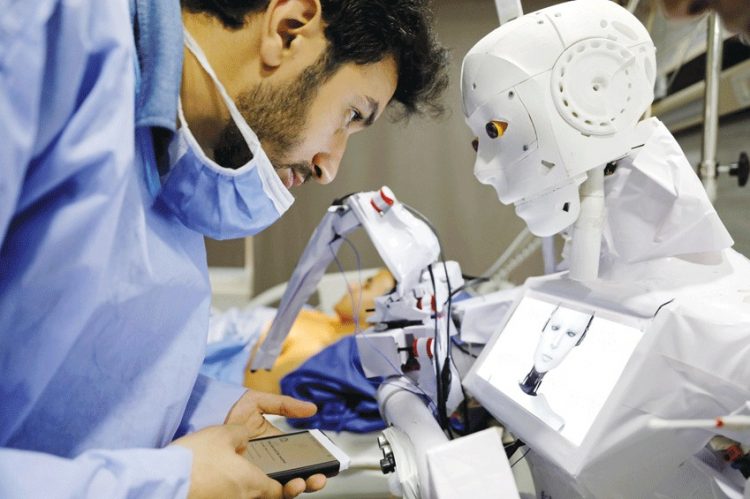 مخترع مصري يجري تجارب على روبوت يمكنة إجراء اختبارات كورونا 1 مخترع مصري يجري تجارب على روبوت يمكنة إجراء اختبارات كورونا