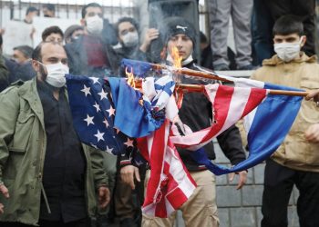 إيران تتهم إسرائيل باغتيال العالم النووي سعيا لإثارة “الفوضى”