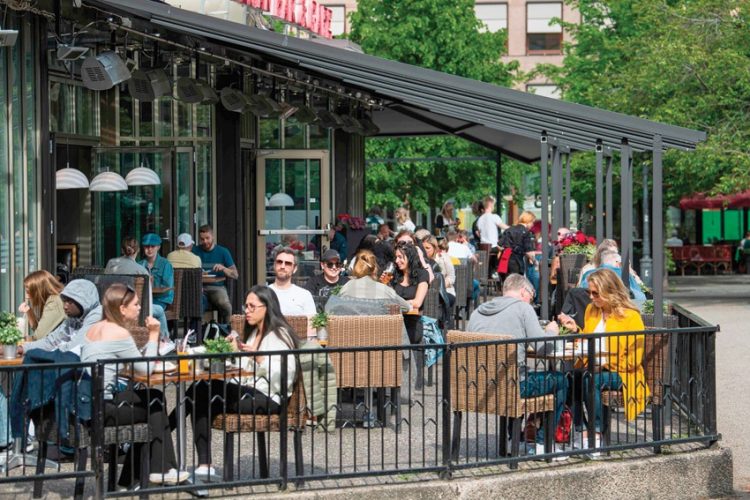 تحذير الأمريكيين من "طفرة كبيرة" في عدد المصابين بكورونا 1 تحذير الأمريكيين من “طفرة كبيرة” في عدد المصابين بكورونا