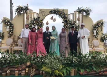 أحمد علي سليمان وأسرته يهنئون الدكتورة أماني لوبيس بإندونيسيا بمناسبة زفاف نجلها أكرم  