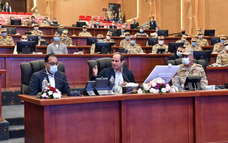السيسي يتفقد مقر مركز قيادة الدولة الاستراتيجي بالعاصمة الإدارية الجديدة