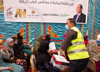 قرى بني سويف تتسلم كراتين غذائية وبطاطين من النائب أحمد أبو هشيمة وصندوق «تحيا مصر»
