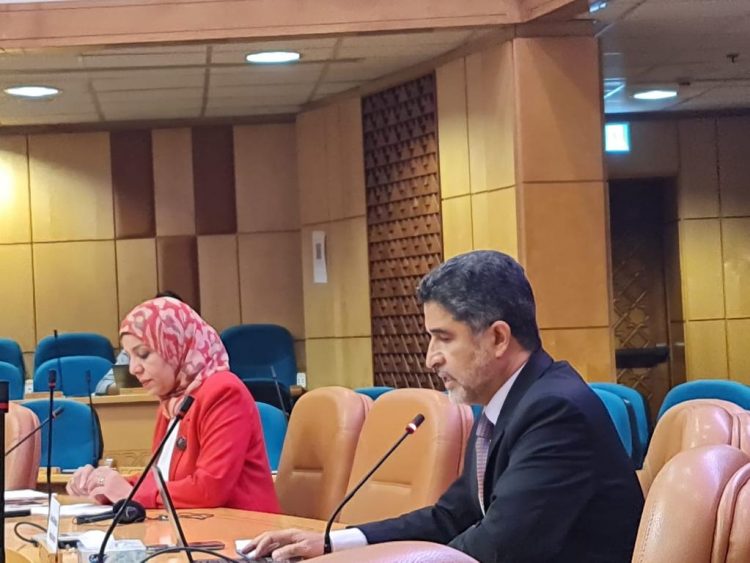 د. المنظري: اللقاح ليس الحل السحري لإنهاء هذه الجائحة حتى يحصل الجميع عليه 1 د. المنظري: اللقاح ليس الحل السحري لإنهاء هذه الجائحة حتى يحصل الجميع عليه