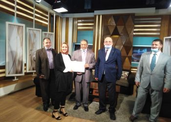 الدكتور خالد فتح الله رئيس معهد الإذاعة والتليفزيون يُوزع شهادات دورة “فنون التقديم والإعداد” على 25 متدربا