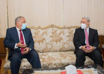 رئيس جامعة طنطا يستقبل الرئيس التنفيذي لوكالة الفضاء المصرية