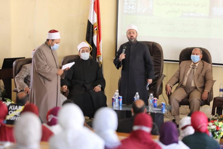 بني سويف تودع برنامج "التوعية الأسرية والمجتمعية".. وأرض الفيروز تستقبله للمرة الثانية 1 بني سويف تودع برنامج “التوعية الأسرية والمجتمعية”.. وأرض الفيروز تستقبله للمرة الثانية