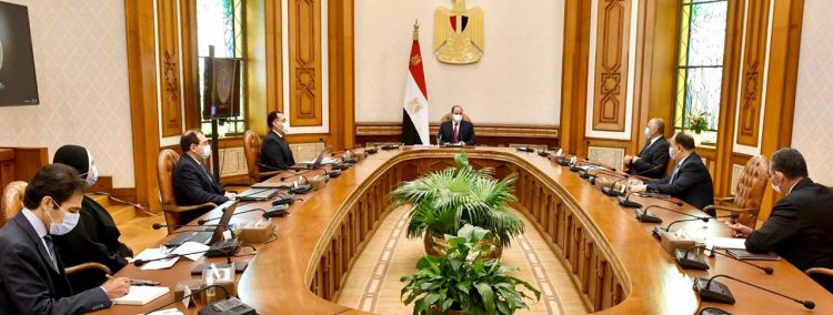 السيسي يتفقد الخطوات التنفيذية للبرنامج القومي لتحويل السيارات للعمل بالغاز الطبيعي 1 السيسي يتفقد الخطوات التنفيذية للبرنامج القومي لتحويل السيارات للعمل بالغاز الطبيعي