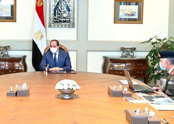 السيسي يُوجه بإنشاء مراكز الخدمات الخاصة بالمحاور لتتكامل مع المشروع القومي للطرق الجديدة