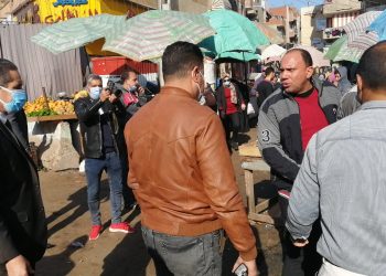 فض سوق لبيع السمك ببسيون لمخالفة تعليمات حظر إقامة الأسواق