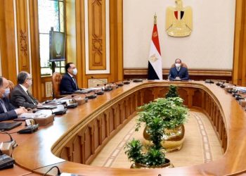 السيسي يتفقد منظومة صناعات الحديد والصلب والأسمنت والسيراميك على مستوى الجمهورية