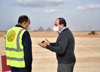 السيسي يتفقد مشروعات الشبكة القومية للطرق والمحاور بمحافظتي القاهرة والجيزة