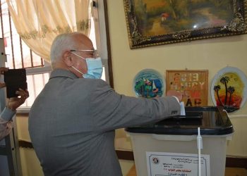 بورسعيد: اللواء عادل الغضبان يدلي بصوته في انتخابات الإعادة بمجلس النواب