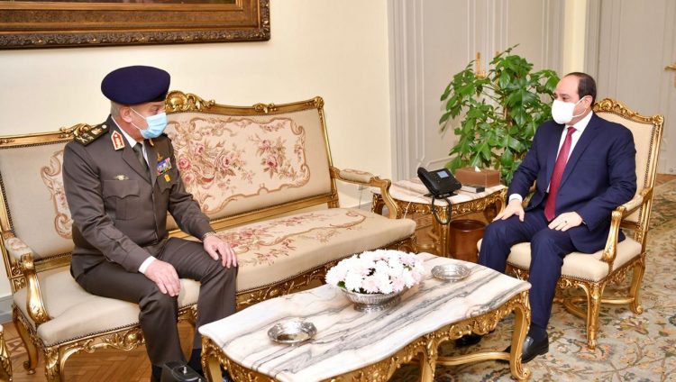 الرئيس السيسي يستقبل الفريق أول محمد زكي القائد العام للقوات المسلحة وزير الدفاع والإنتاج الحربي