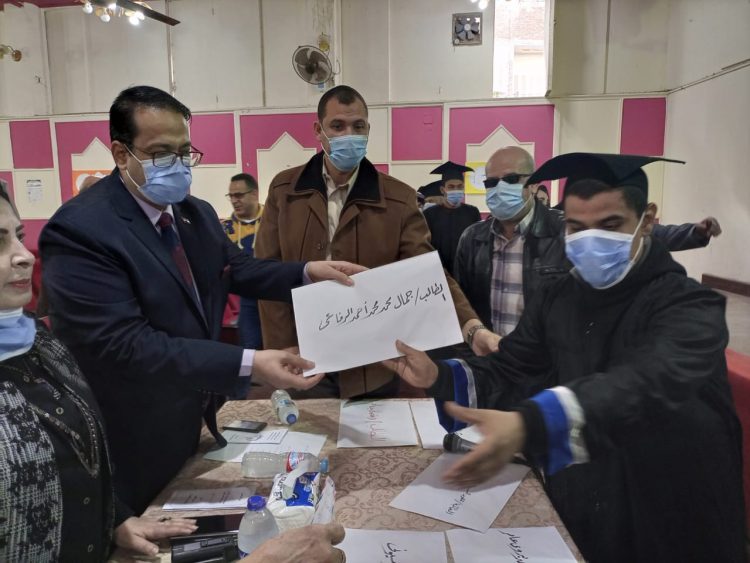 وكيل وزارة التعليم بالغربية يشهد يوم تخرج "التلمذة الصناعية" لطلاب التربية الفكرية 1 وكيل وزارة التعليم بالغربية يشهد يوم تخرج “التلمذة الصناعية” لطلاب التربية الفكرية