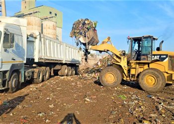 نقل ٥٠٣ طن من المخلفات في ثاني أيام عمل أسطول نقل المخلفات بالغربية
