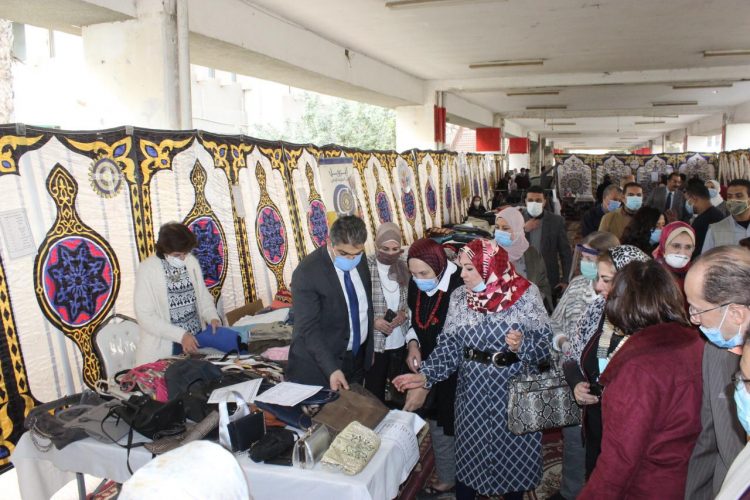جامعة طنطا تفتتح معرضها السنوي للملابس 1 جامعة طنطا تفتتح معرضها السنوي للملابس