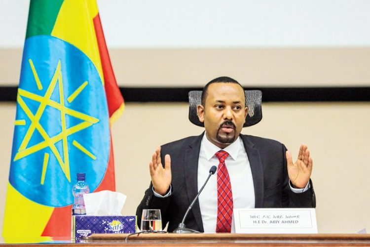 رئيس وزراء إثيوبيا يتباهى بالنصر وزعيم تيجراي يقول إن الحرب لم تنتهي